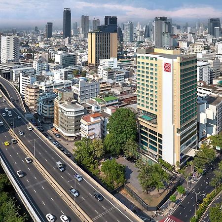 Hilton Garden Inn Bangkok Silom Экстерьер фото