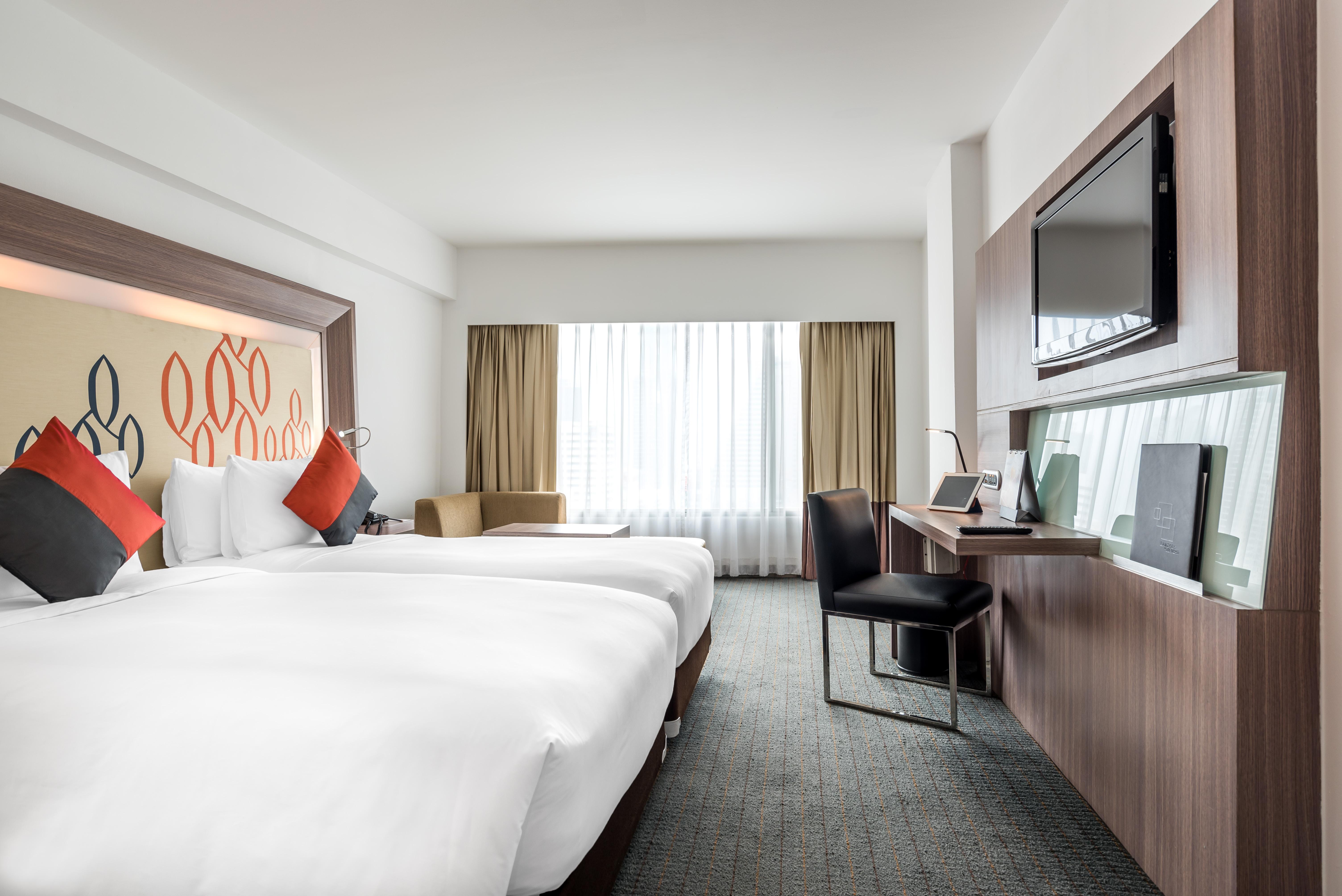 Hilton Garden Inn Bangkok Silom Экстерьер фото