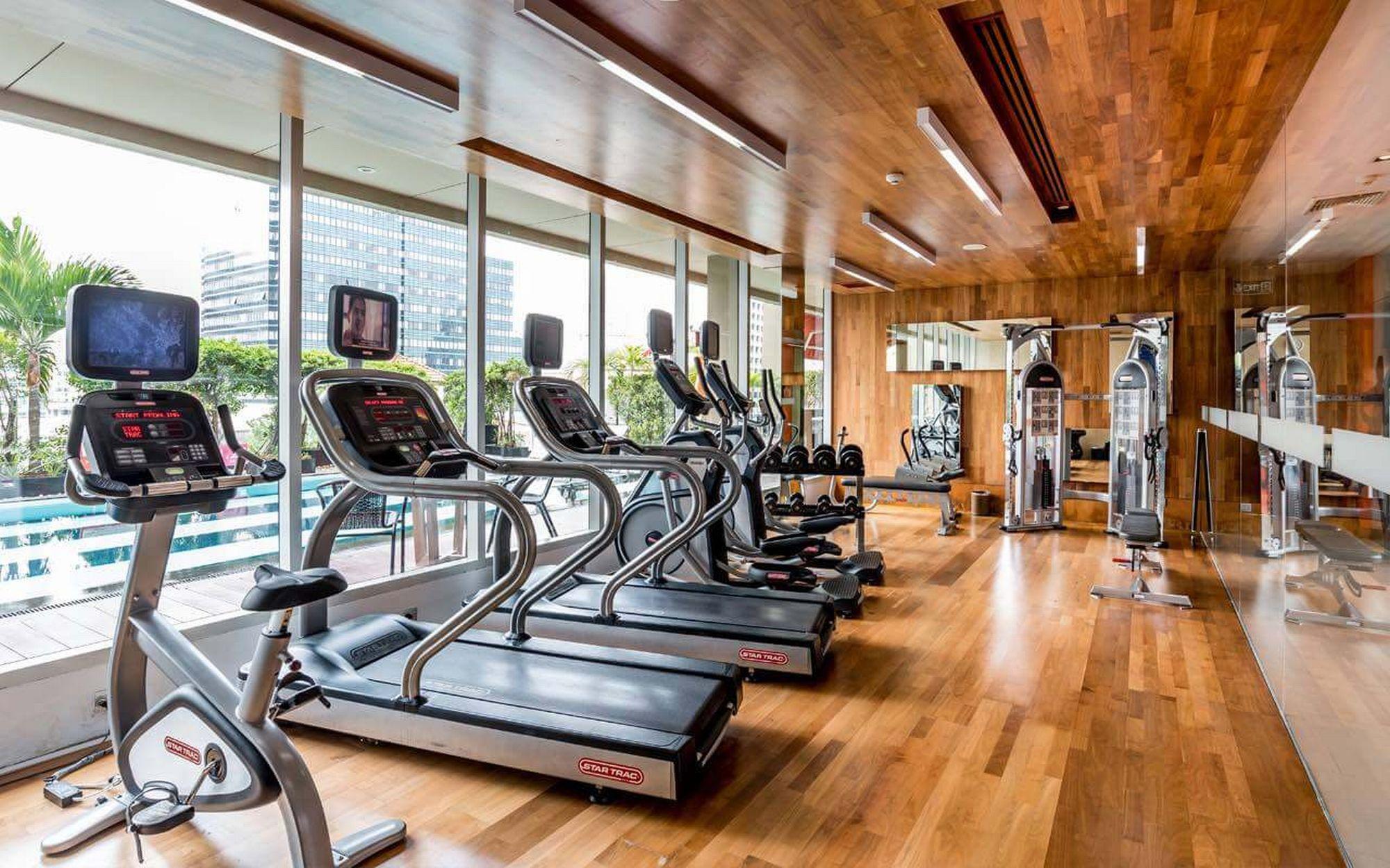 Hilton Garden Inn Bangkok Silom Экстерьер фото