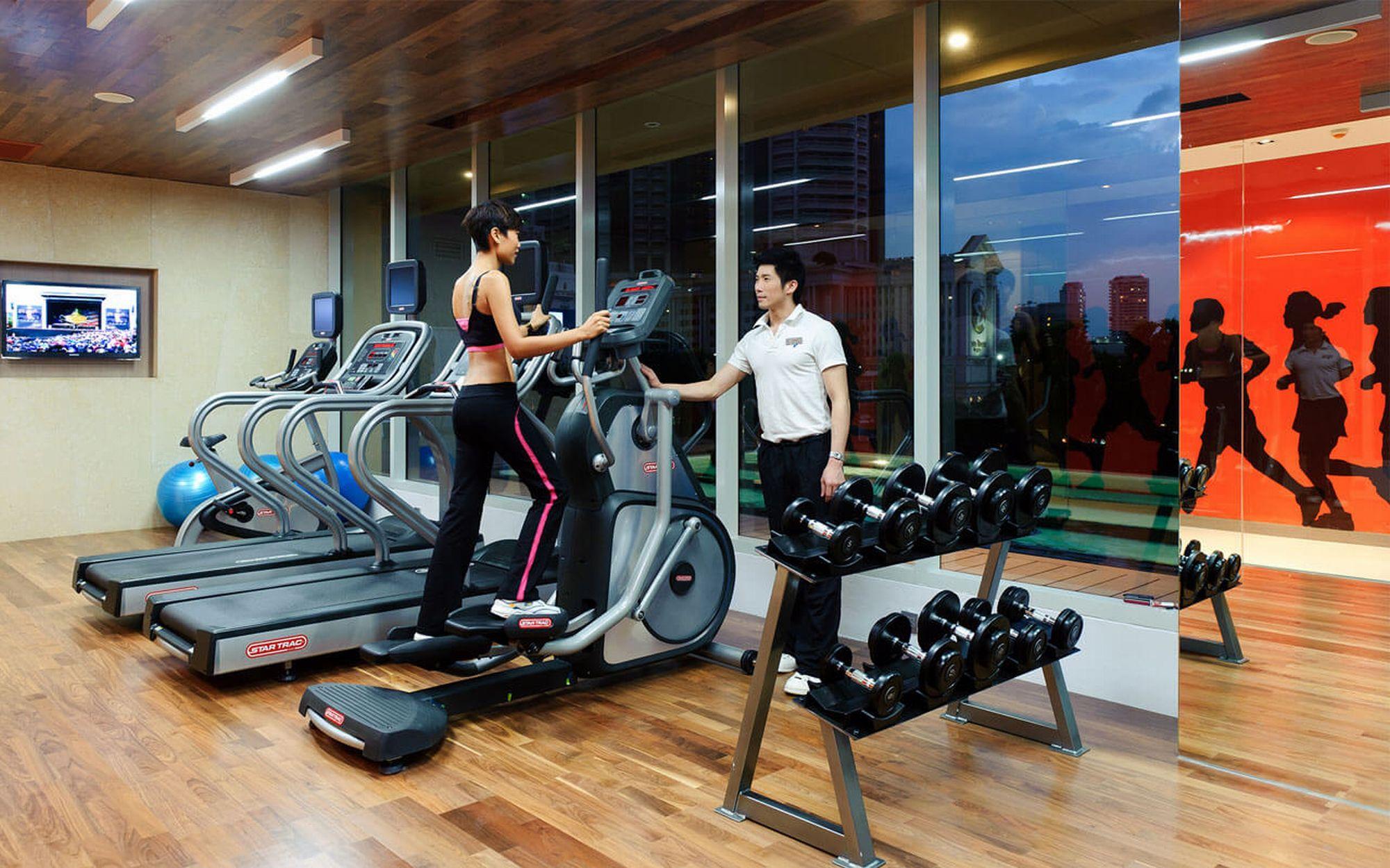 Hilton Garden Inn Bangkok Silom Экстерьер фото