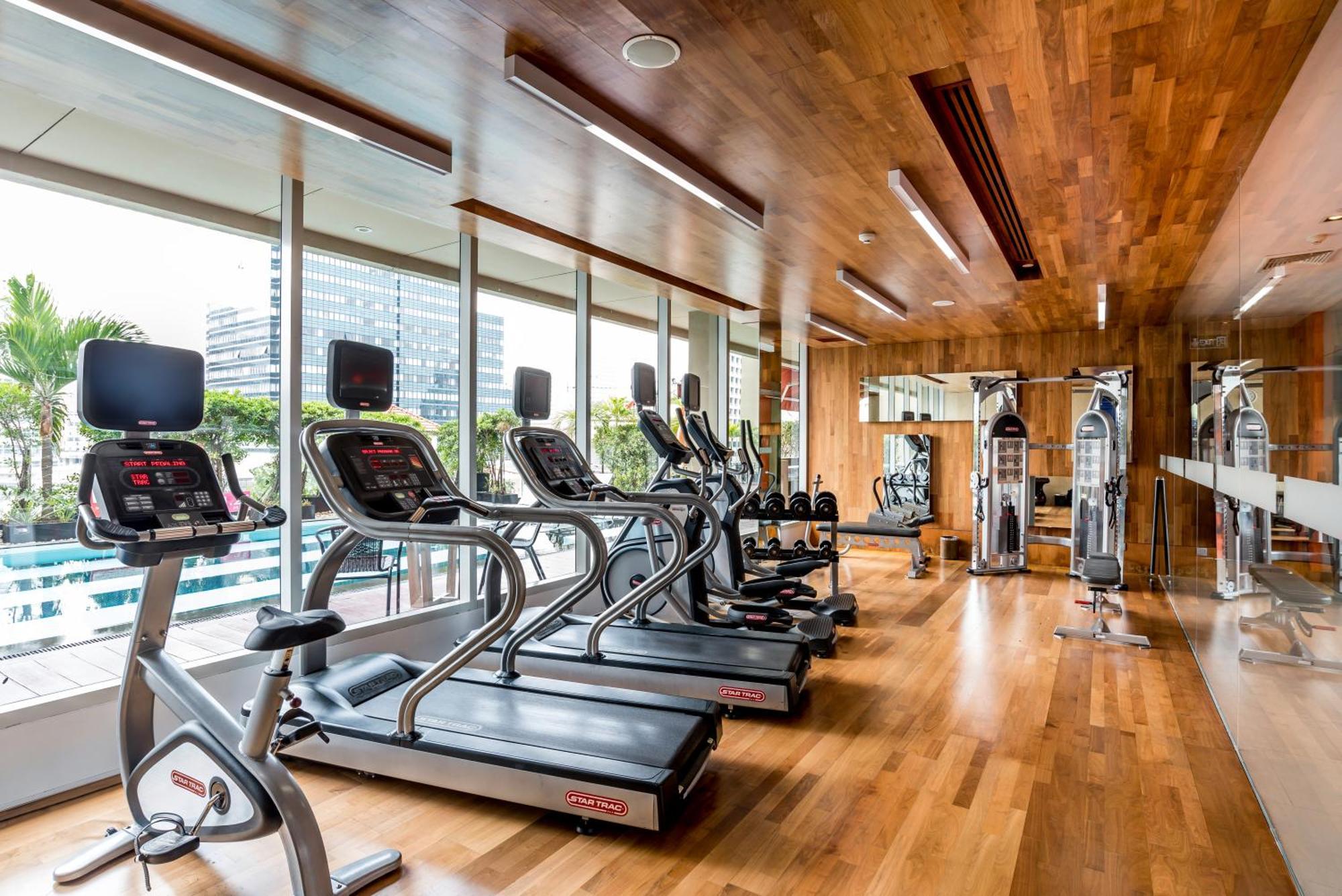 Hilton Garden Inn Bangkok Silom Экстерьер фото