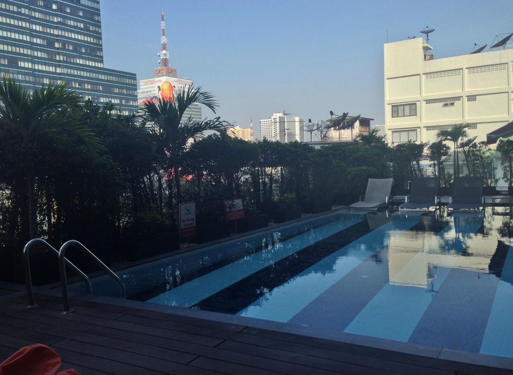 Hilton Garden Inn Bangkok Silom Экстерьер фото
