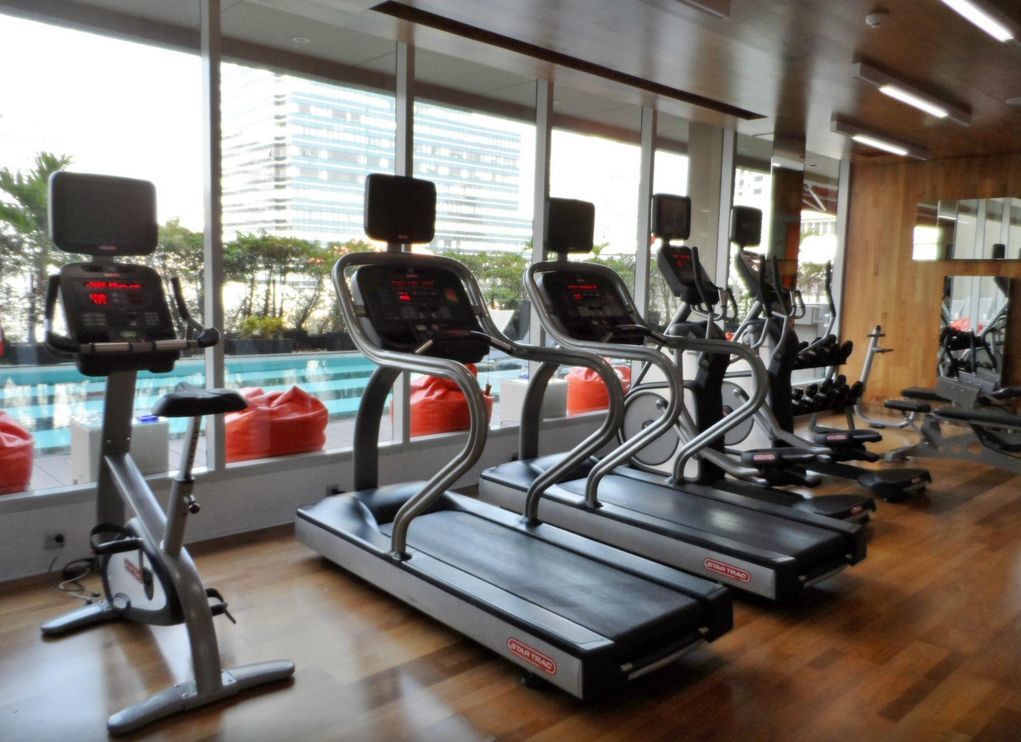 Hilton Garden Inn Bangkok Silom Экстерьер фото