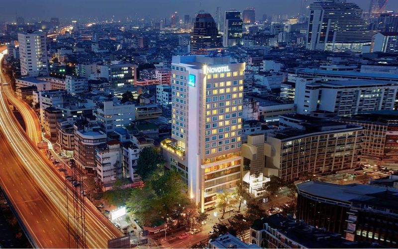 Hilton Garden Inn Bangkok Silom Экстерьер фото