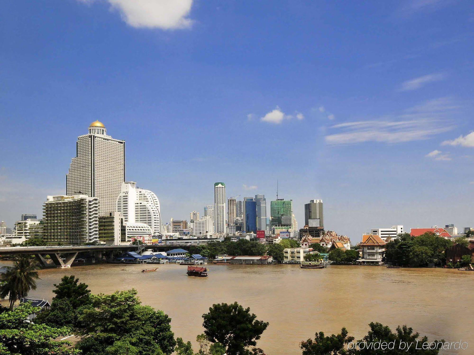 Hilton Garden Inn Bangkok Silom Экстерьер фото