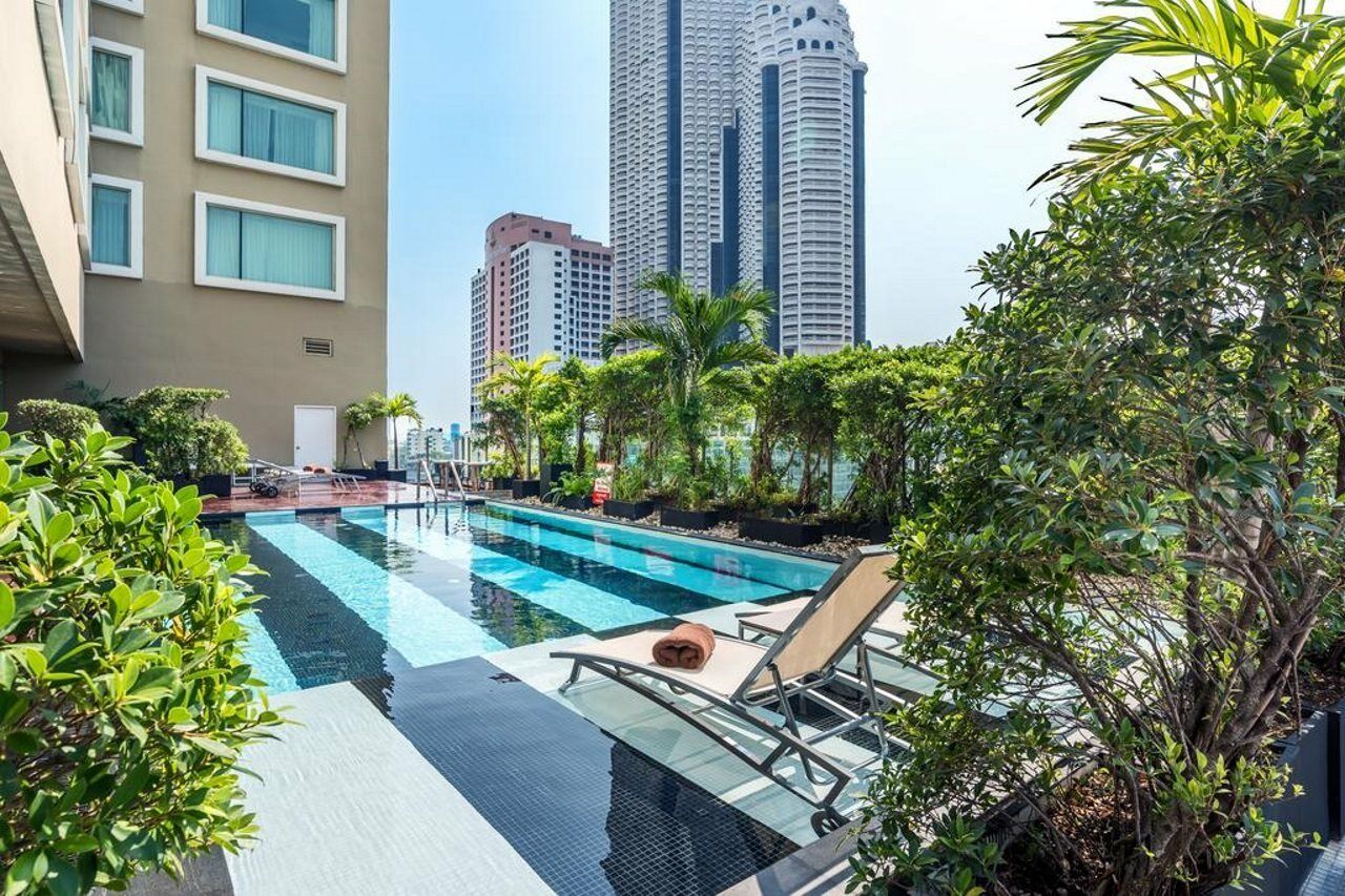 Hilton Garden Inn Bangkok Silom Экстерьер фото
